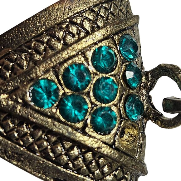 Vintage Brass Pendant Emerald Green Rhinestones Intricate Detailing Fashion - Picture 3 of 6